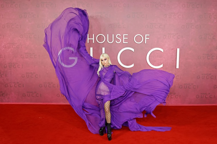 Mobilisere Reaktor beruset Lady Gaga stuns at 'House of Gucci' premiere in rocker-chic look