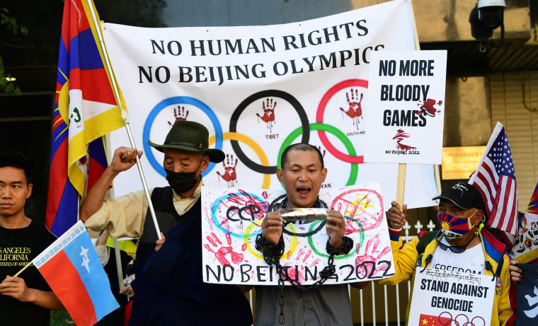 Image: Activists rally in front of the Chinese Consulate in Los Angeles on November 3, 2021, calling for a boycott of the 2022 Beijing Winter Olympics due to concerns over China's human rights record.