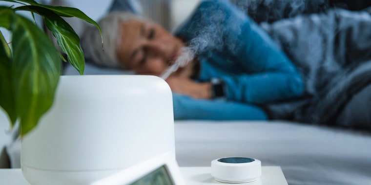 Air humidifier in bedroom