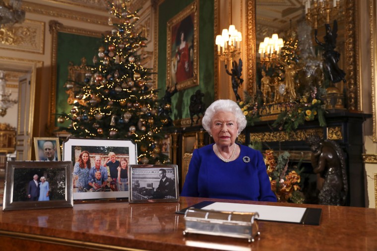 TOPSHOT-BRITAIN-ROYALS-CHRISTMAS