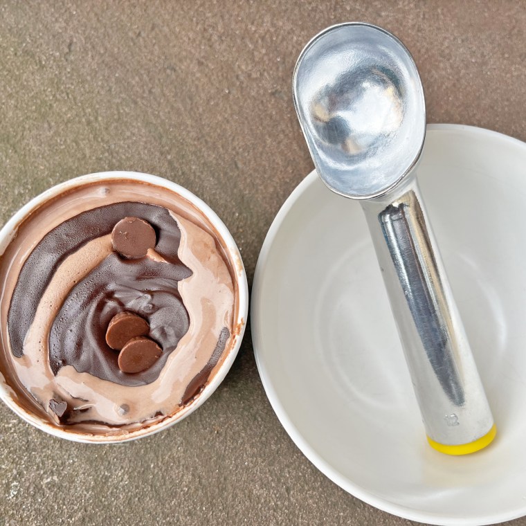 Can't wait for your ice cream to thaw? Use a heat-conductive ice cream scoop