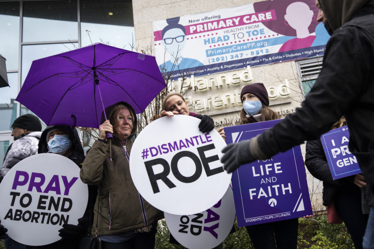 Image: Pro-Life Activists Protest Outside Washington, DC Planned Parenthood