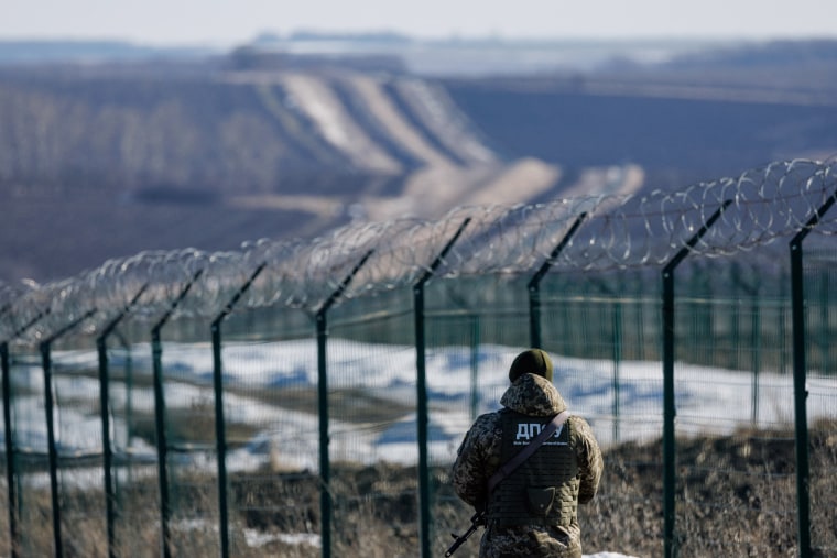 Image: Hoptivka border crossing in Kharkiv region