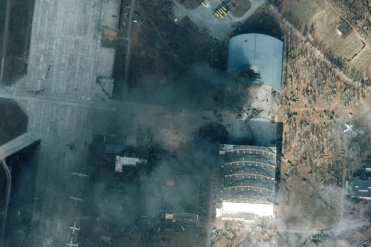 Image: A satellite image shows a damaged hangar at Antonov Airport in Hostomel
