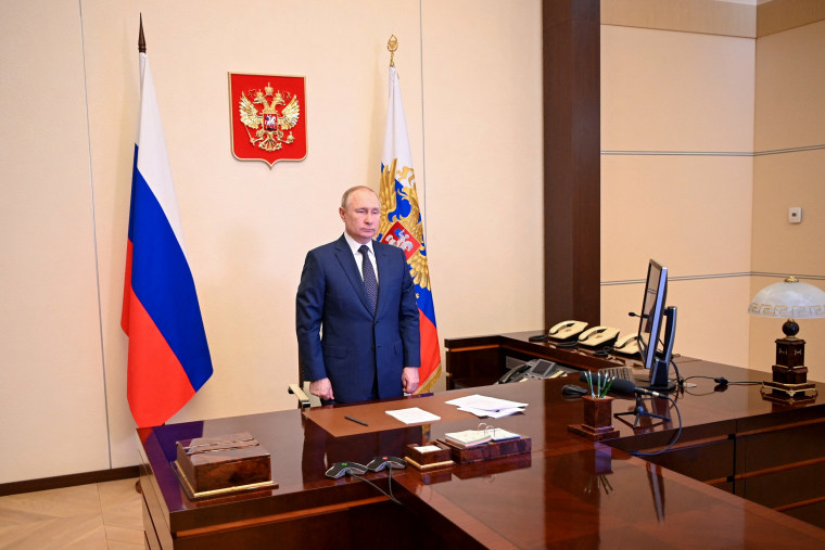 Image: Russian President Putin takes part in a video link outside Moscow