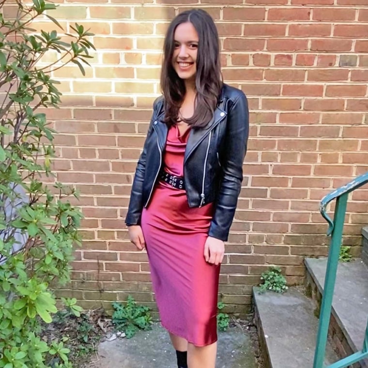 3 Easy Outfits with a Black Maxi Skirt - Doused in Pink