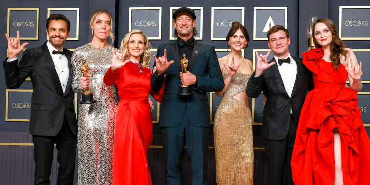 Image: Eugenio Derbez, Sian Heder, Marlee Matlin, Troy Kotsur, Emilia Jones, Daniel Durant and Amy Forsyth, in the Photo Room during the 94th Academy Awards.