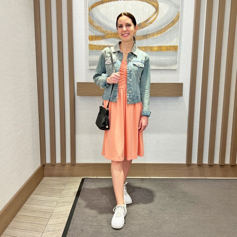 White dress, denim jacket, statement necklace, big sunglasses, and a top  knot. So much love. | Winter skirt fashion, Fashion, Style