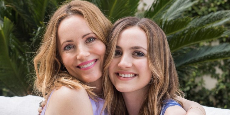 Picture of Leslie Mann and her daughter Maude hugging