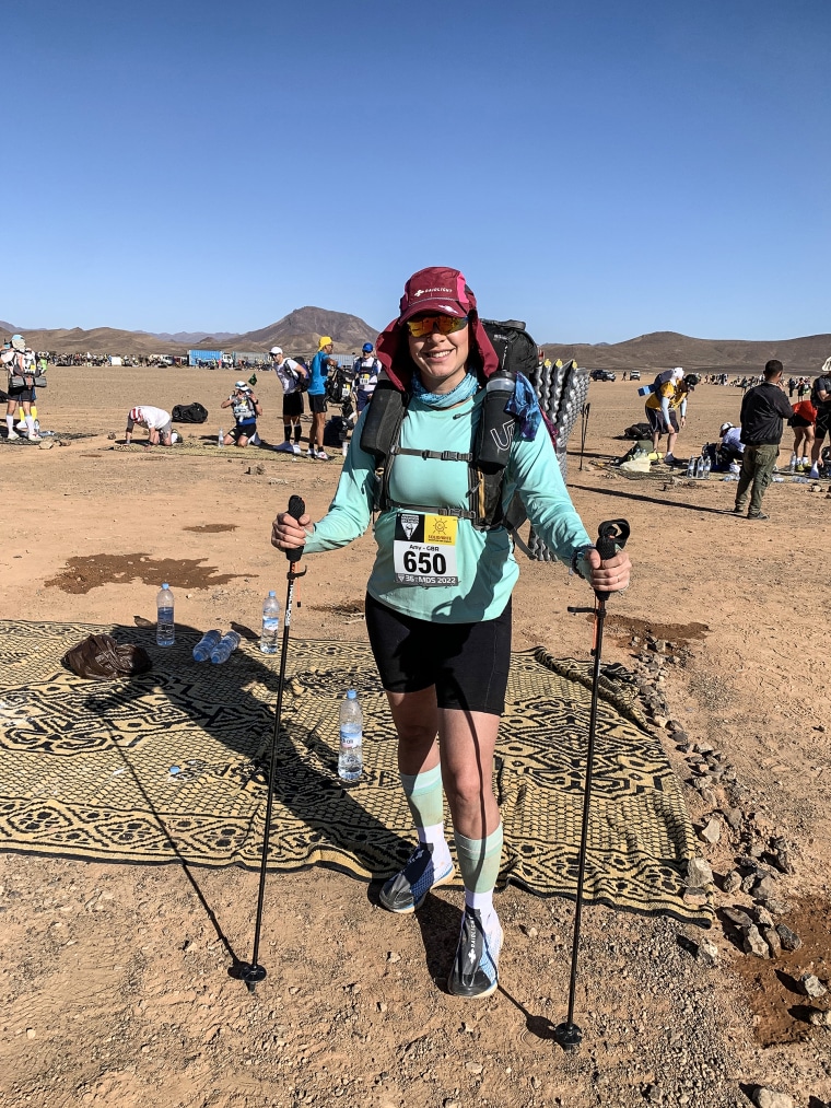 When the 7-hour-long sandstorm hit the racers at the Marathon de Sables, Amy McCulloch could only see an "arm's length" in front of her as she continued the race.