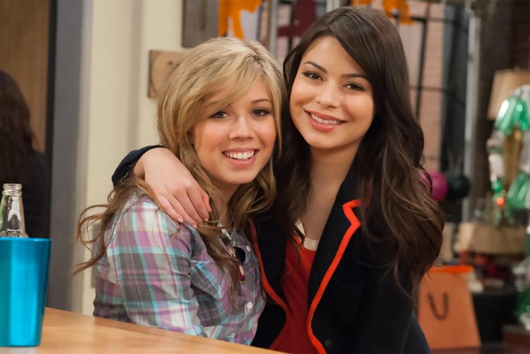 Jennette McCurdy and Miranda Cosgrove in 2007