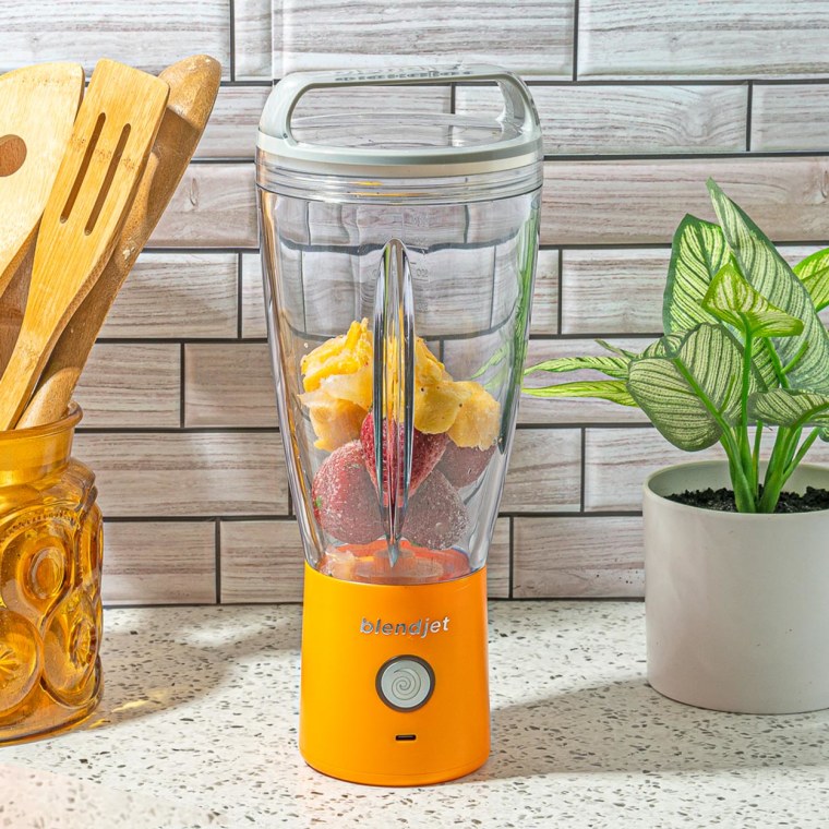 BlendJet 2 Review: Portable Blender Put to the Test! 