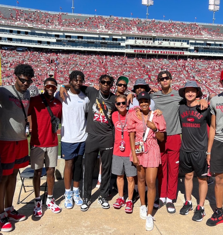 Danyelle Sargent Musselman and her husband Eric Musselman, with several players from the Arkansas Razorbacks basketball team.