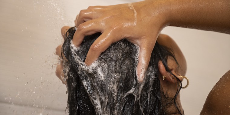 Here are some tips on how to treat thinning hair.