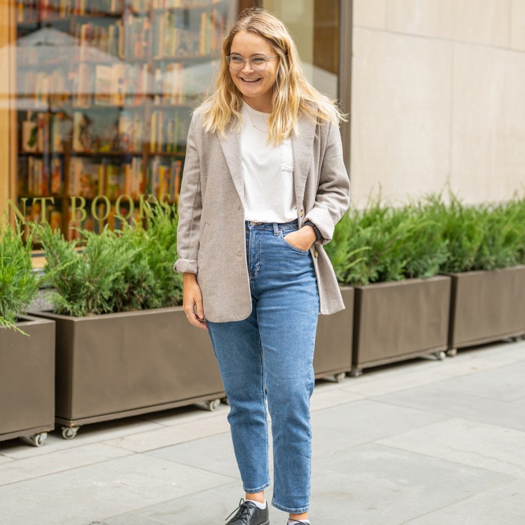 We tried American Eagle's mom jeans — here's what we thought