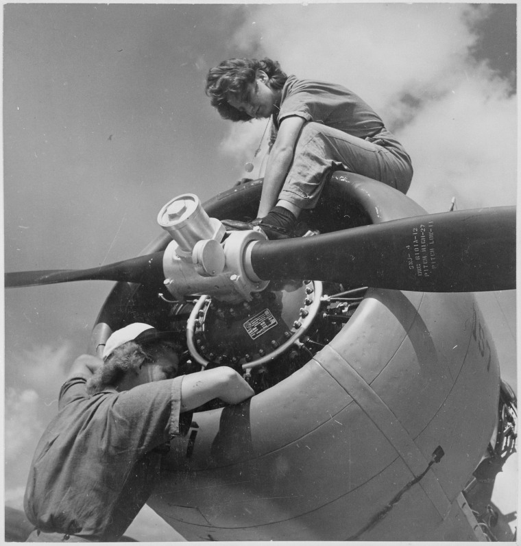 WAVES performs maintenance on the engine of an SNJ at NAS Jacksonville.