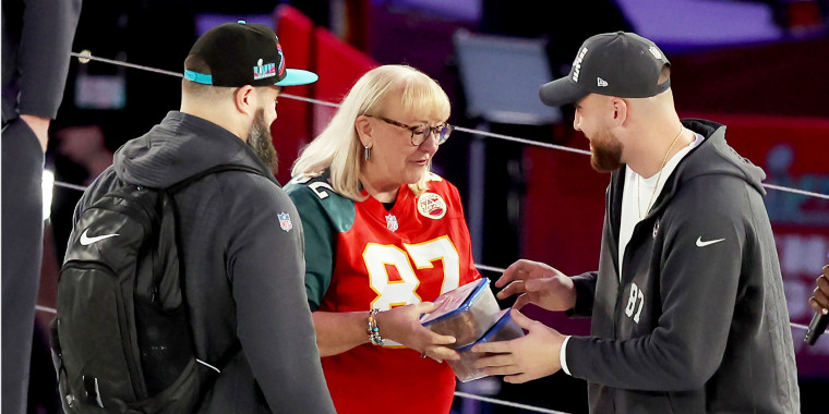 Donna Kelce giving cookies to her son's