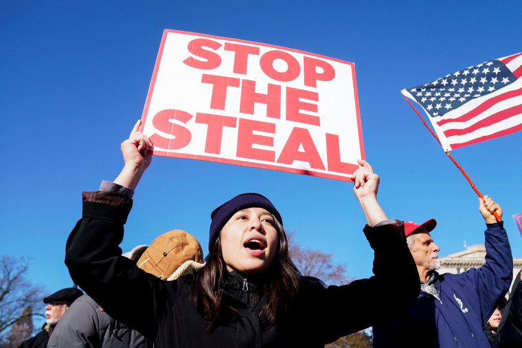 Image: People participate in a "Stop the Steal" protest outside the U.S. Supreme Court in support of U.S. President Donald Trump in Washington