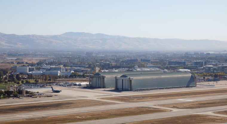 Google Inc. has agreed to a $1.2 billion lease of Moffett Field airfield in Calif.