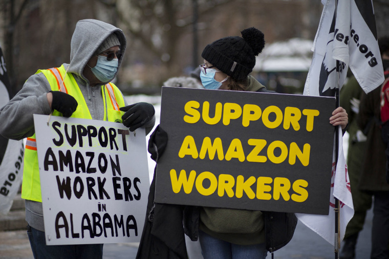 Image: A protest in support of Amazon workers in New York