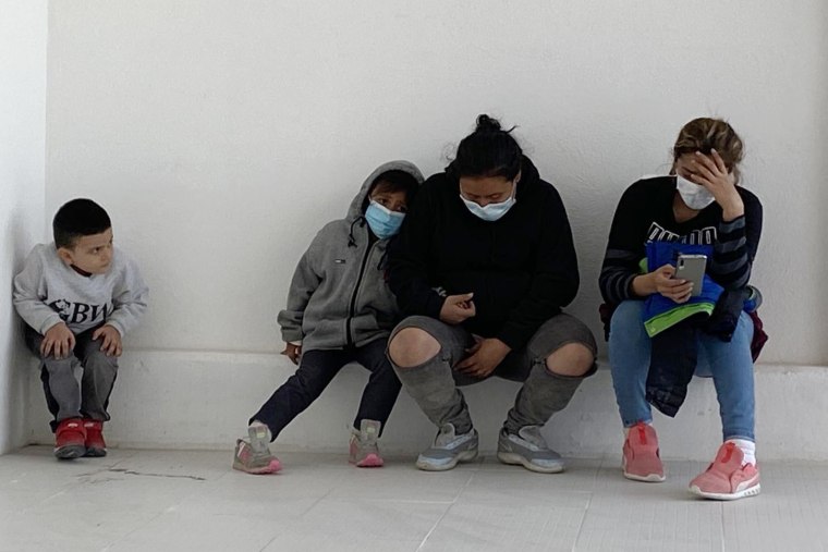 A group of migrants outside the State Population Council in Ciudad Juárez, Chihuahua, on March 18, 2021.
