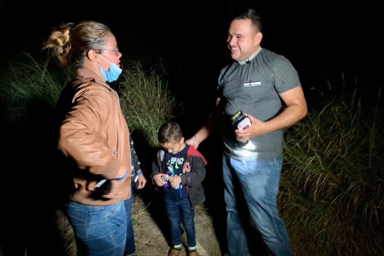 Edín Galeano is reunited with his partner and their two children, the youngest of whom he met in person for the first time, almost six years after he left Honduras.