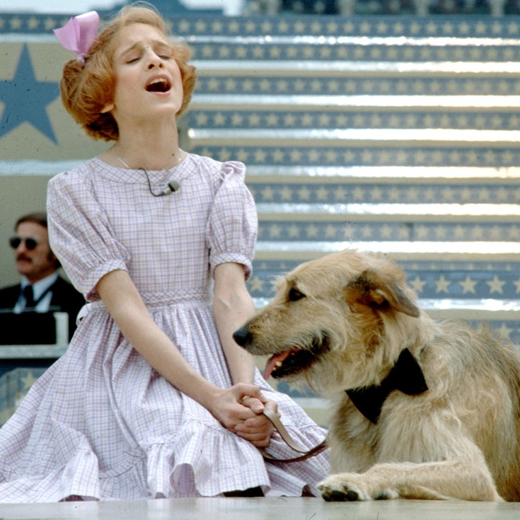 Sarah Jessica Parker Performing in Annie