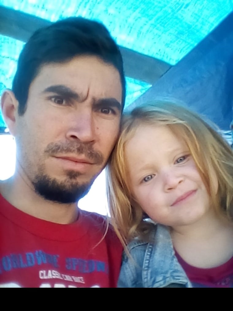 David Sanabria y su hija Ximena en Honduras, antes de emprender el viaje hacia los Estados Unidos en enero de 2021