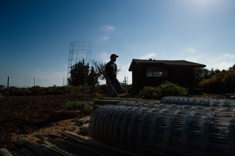 Matzeldelaflor works on the ranch.