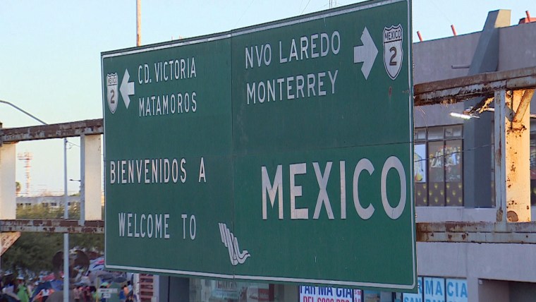 Los puentes fronterizos se han convertido en la puerta de reentrada a México para miles de migrantes expulsados desde Estados Unidos debido a las medidas extraordinarias por la pandemia.