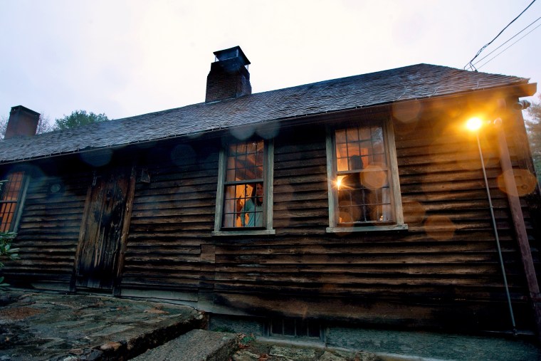 La casa que se usó como escenario para la película de terror 'El Conjuro' está ubicada en Harrisville, Rhode Island.