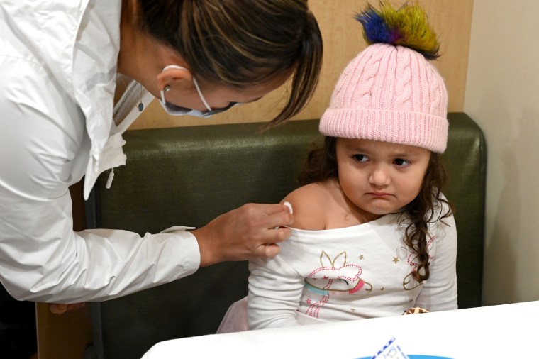 Image: Child getting flu shot