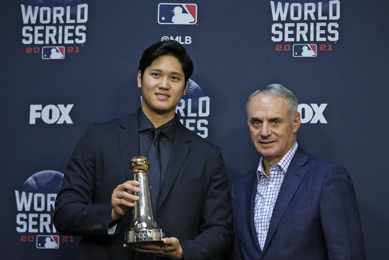 Shohei Ohtani achieves great honor of meeting José Ramírez - Covering the  Corner