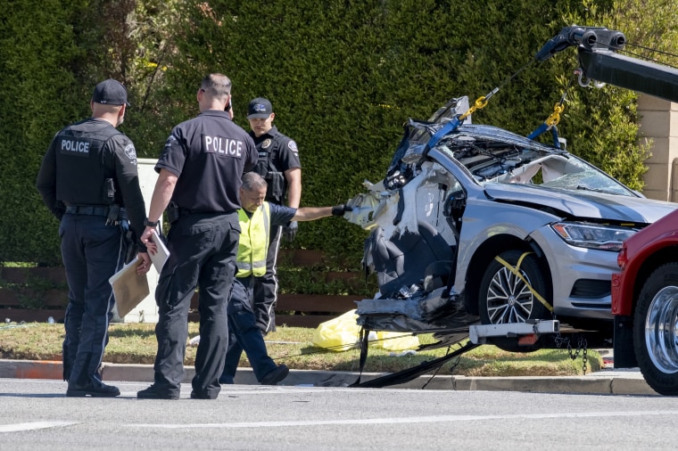 3 dead, 2 injured in fiery collision in Burbank