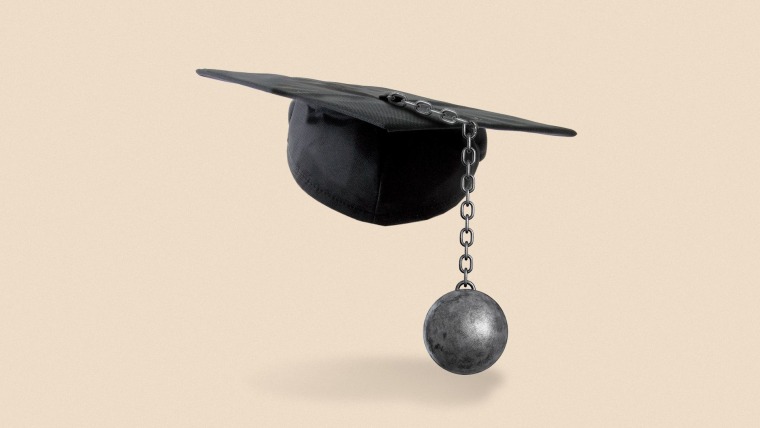 Ilustración de una gorra de graduación escolar cuya borla es un grillete pesado, en representación del lastre de los costos de estudiar.