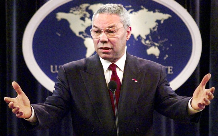 El entonces secretario de Estado Colin Powell durante una rueda de prensa en el Departamento de Estado el 21 de mayo de 2001.
