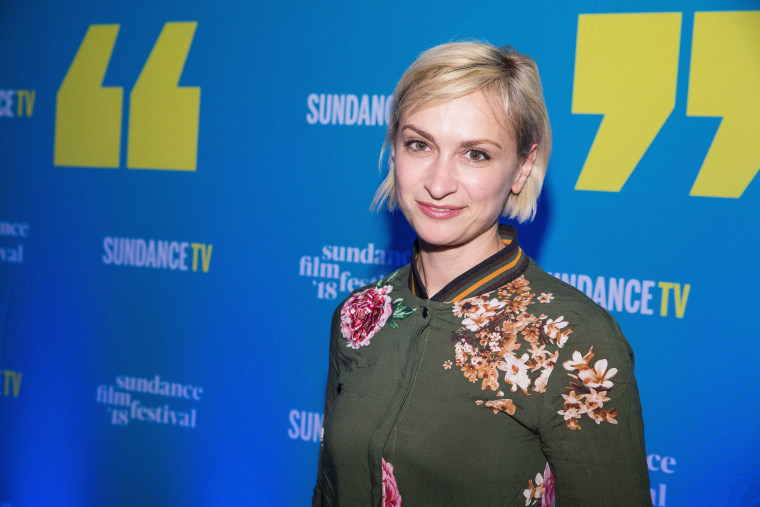 Halyna Hutchins asiste a la fiesta de inicio oficial del Festival de Cine de Sundance en Park City, Utah, el 19 de enero de 2018.