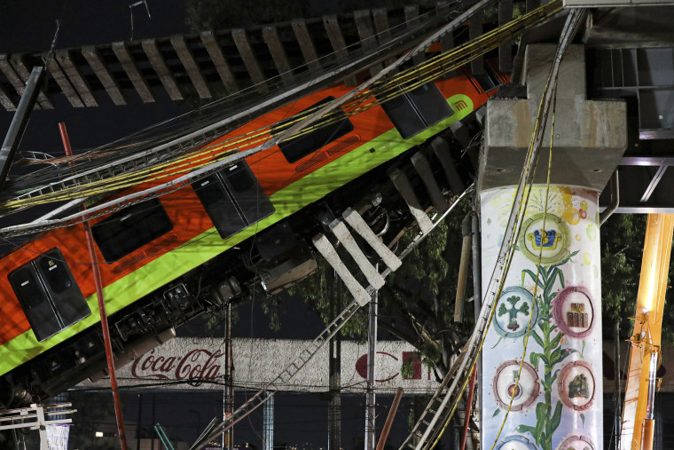 Los vagones de la de la Línea 12 de metro de la Ciudad de México tras el colapso, el 4 de mayo de 2021.