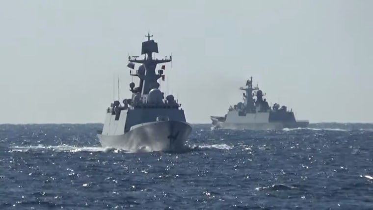 Buques de guerra de Rusia y China llevan a cabo un ejercicio naval conjunto cerca de las costas de Japón