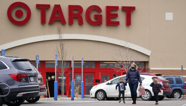 Target anunció en 2015 que dejaría de usar en sus casi 2,000 tiendas letreros basados en el género para comercializar productos.