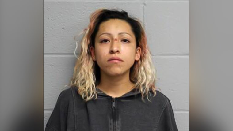 Claudia Resendiz-Florez en su foto de arresto. La mujer confesó haber disparado y matado a James Jones, de 29 años, el 14 de octubre de 2021.