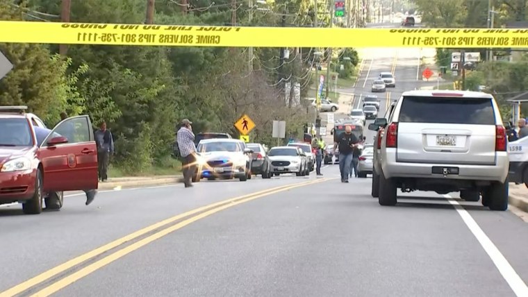 La escena afuera de una residencia de ancianos en Maryland en la que murieron dos trabajadoras tras un tiroteo.