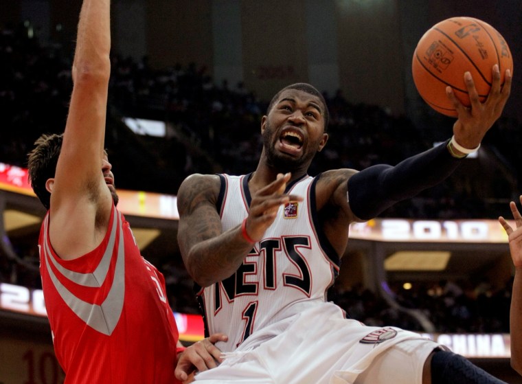 Williams, de los New Jersey Nets, se dirige a la canasta durante la serie de los NBA China Games en Guangzhou.