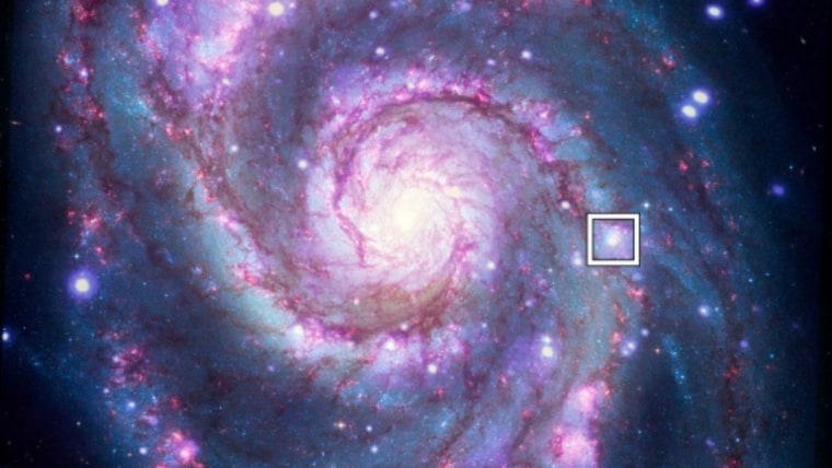 El recuadro indica la ubicación de un posible exoplaneta detectado fuera de la Vía Láctea en una imagen compuesta del telescopio espacial Hubble y el observatorio de rayos X Chandra.