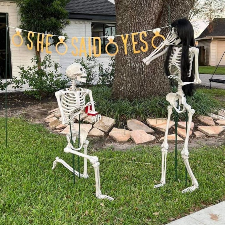 Mr. Bones proponiéndole matrimonio a Mrs. Bones