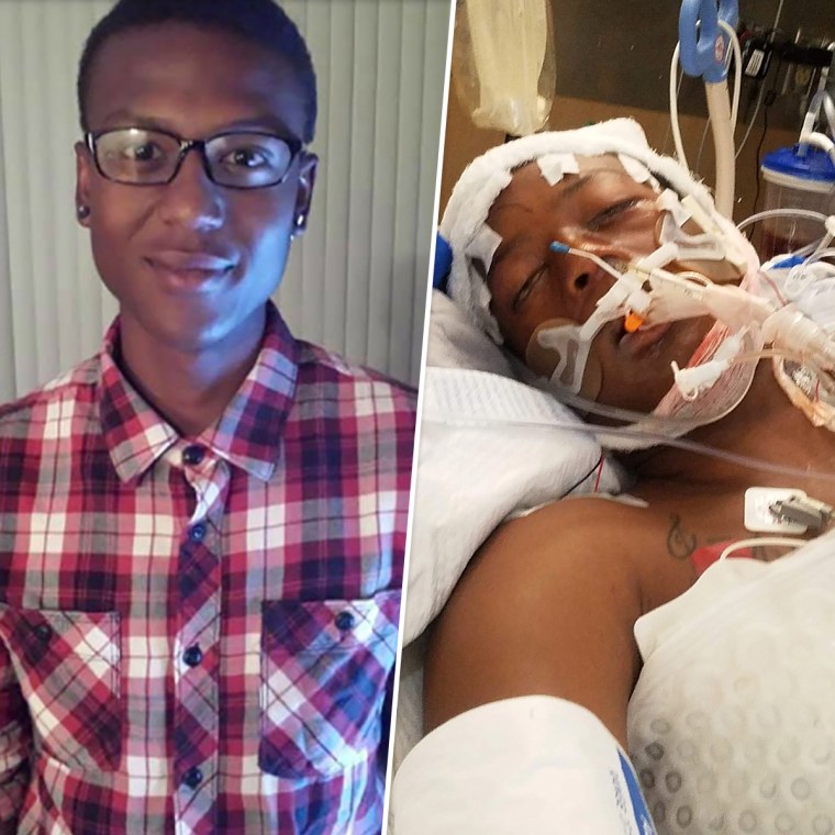 Elijah McClain adalah seorang terapis pijat berusia 23 tahun yang memainkan biola.  McClain dirawat di rumah sakit setelah ditangkap dengan kekerasan oleh petugas polisi Aurora pada Agustus 2019.  Dia kemudian meninggal.