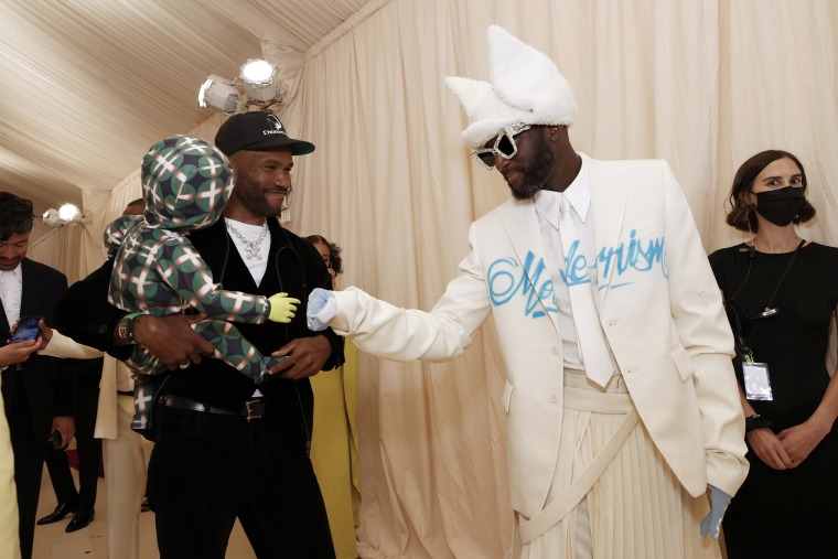 Louis Vuitton is set to pay tribute to Virgil Abloh tonight