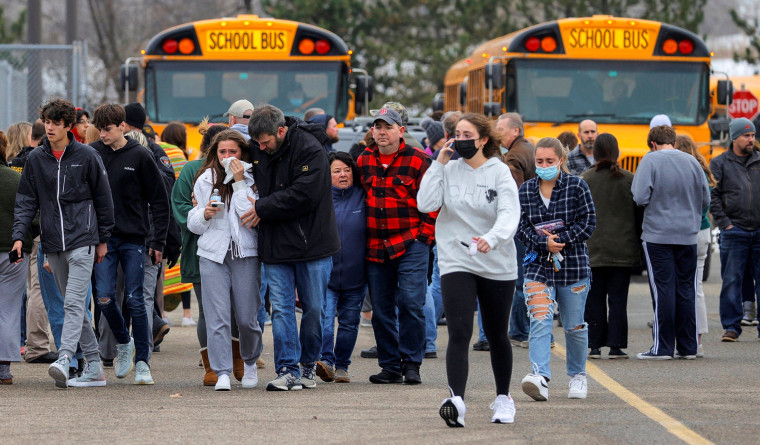Image: Parents leave with students after Oxford High School Shooting