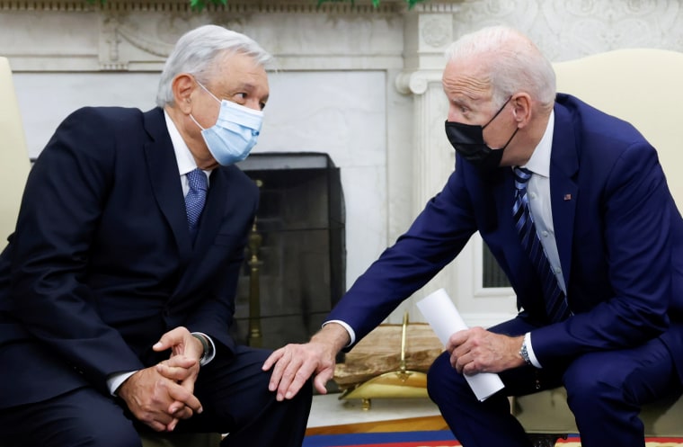 El presidente de EE.UU., Joe Biden, y el presidente de México, Andrés Manuel López Obrador, en la Oficina Oval de la Casa Blanca