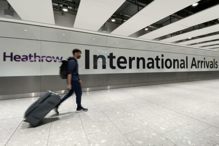 Suspenden vuelos provenientes de varios países africanos a Reino Unido.